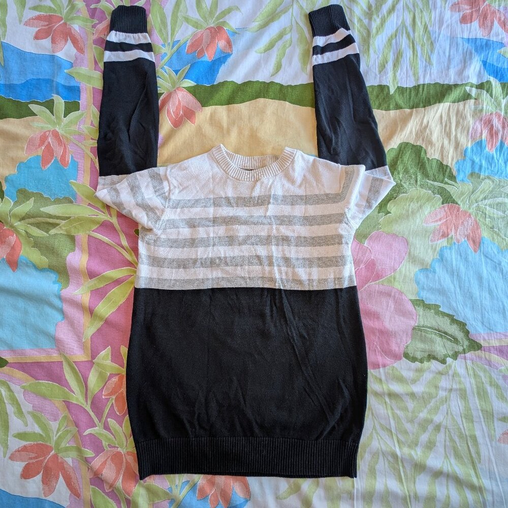 XIOS New York Women's XS Crewneck knit sweater black white Striped Long Sleeves